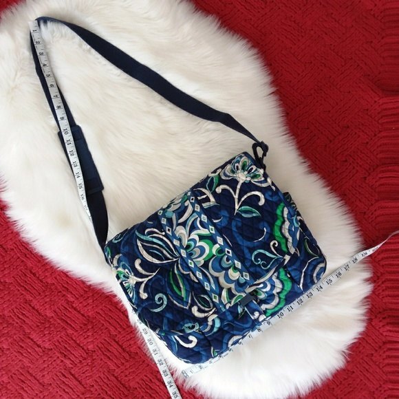 Vera Bradley Blue Print Messenger Bag Flap Close Shoulder Strap - Picture 3 of 9